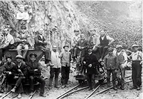 arbeiter auf schienen